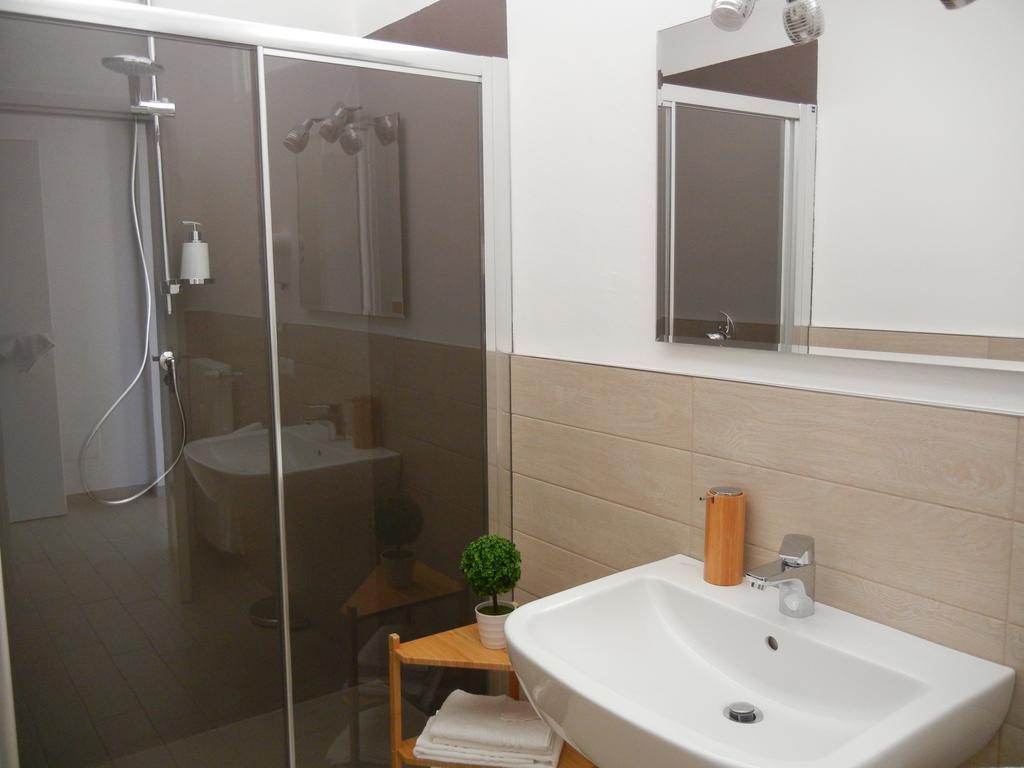 B&B Le Albarelle الغرفة الصورة
